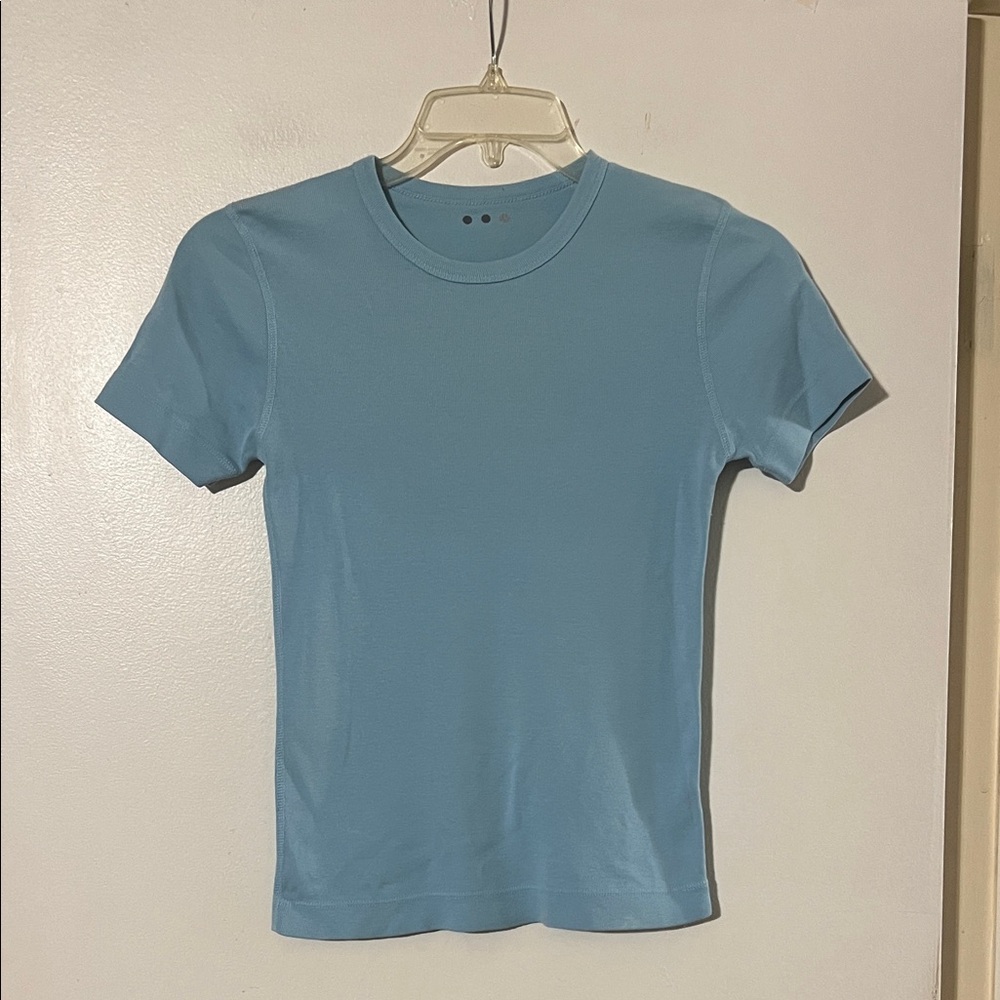 Three dots light blue tee